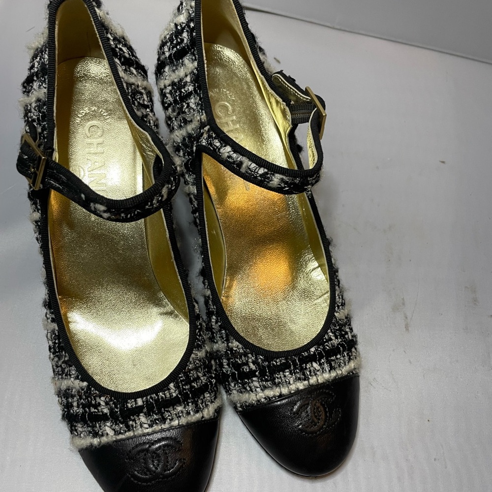Black and white Mary Jane pump